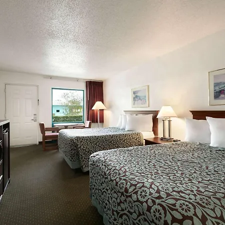 Days Inn By Wyndham Clearwater/Central Exterior foto