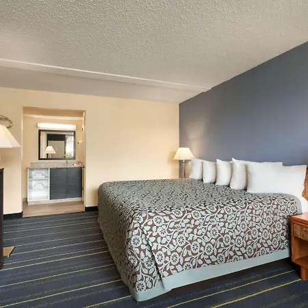 Days Inn By Wyndham Clearwater/Central Exterior foto